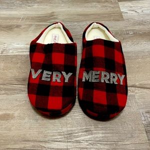 Men’s size 8/9 Christmas slippers